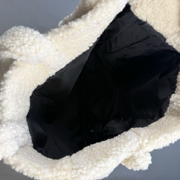 Victoria's  Secret Sherpa Tote White/Ivory Color Lined Logo EUC - Picture 4 of 7